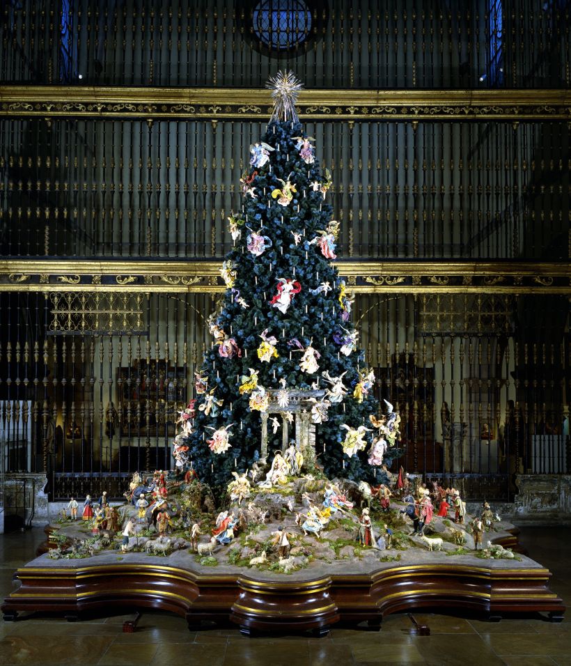 1.-Annual-Christmas-Tree-and-Creche